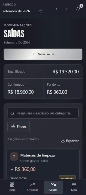 Lista de saídas no celular em formato de cartões, com busca e filtros recolhíveis.