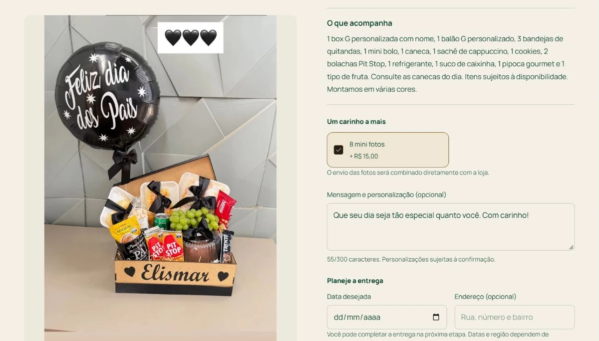 Tela de personalização com o complemento de mini fotos e uma mensagem de exemplo para o cartão.